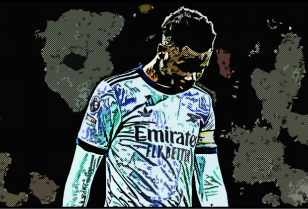 Bukayo Saka walks off the field dejectedly after the final whistle, reflecting the disappointment of Arsenal's 1-1 draw against Fulham in the Premier League.